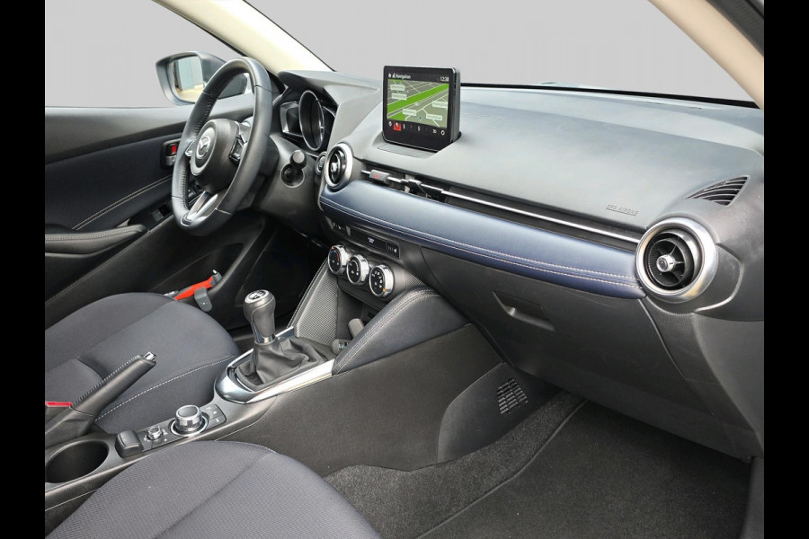 Mazda 2 1.5 Skyactiv-G Luxury | Stoel/Stuurverwarming | Headup display | Achteruitrijcamera | Cruisecontrol | Carplay/Androidauto |