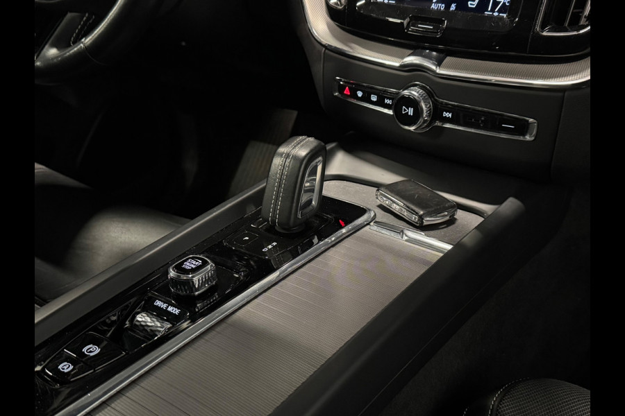 Volvo XC60 2.0 Recharge T6 AWD R-Design | PANO | HUD | TREKHAAK | BLACK EDITION | HARMAN KARDON | 360 CAMERA