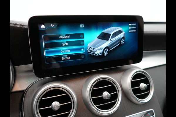 Mercedes-Benz GLC 300e 4MATIC AMG PHEV 320pk Dealer O.H | Panodak | Adaptive Cruise | Sportstoelen Memory | Burmester | AMG Exterieur | Head Up | Camera | Keyless | Plug In Hybrid |