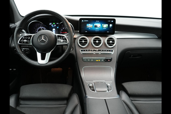 Mercedes-Benz GLC 300e 4MATIC AMG PHEV 320pk Dealer O.H | Panodak | Adaptive Cruise | Sportstoelen Memory | Burmester | AMG Exterieur | Head Up | Camera | Keyless | Plug In Hybrid |