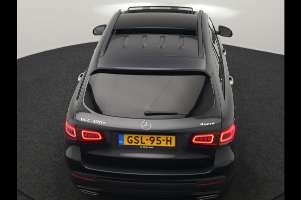 Mercedes-Benz GLC 300e 4MATIC AMG PHEV 320pk Dealer O.H | Panodak | Adaptive Cruise | Sportstoelen Memory | Burmester | AMG Exterieur | Head Up | Camera | Keyless | Plug In Hybrid |
