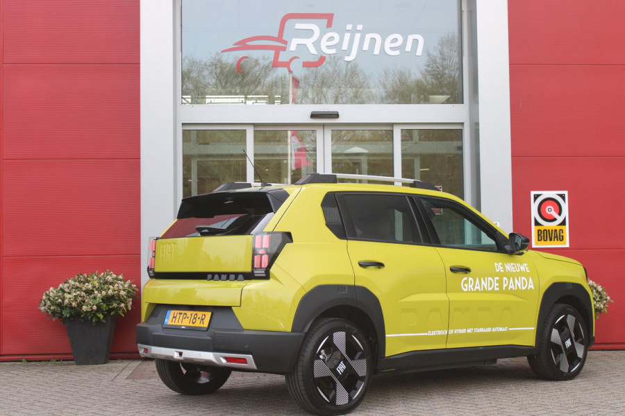 Fiat Grande Panda LA PRIMA 113PK 11 kW 44 kWh | WINTERPACK: STOEL/STUUR/VOORRUIT VERWARMING | DRAADLOZE APPLE CARPLAY/ANDROID AUTO | NAVIGATIE | ACHTERUITRIJCAMERA | PARKEERSENSOREN VOOR + ACHTER | DRAADLOZE TELEFOONLADER | LED KOPLAMPEN | CLIMATE CONTROL | 3-FASE | 17" LICHTMETALEN VELGEN | PRIVACY GLASS | ACHTERSPOILER |