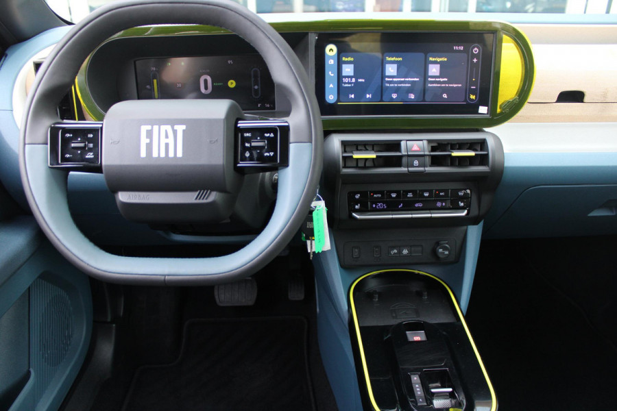 Fiat Grande Panda LA PRIMA 113PK 11 kW 44 kWh | WINTERPACK: STOEL/STUUR/VOORRUIT VERWARMING | DRAADLOZE APPLE CARPLAY/ANDROID AUTO | NAVIGATIE | ACHTERUITRIJCAMERA | PARKEERSENSOREN VOOR + ACHTER | DRAADLOZE TELEFOONLADER | LED KOPLAMPEN | CLIMATE CONTROL | 3-FASE | 17" LICHTMETALEN VELGEN | PRIVACY GLASS | ACHTERSPOILER |