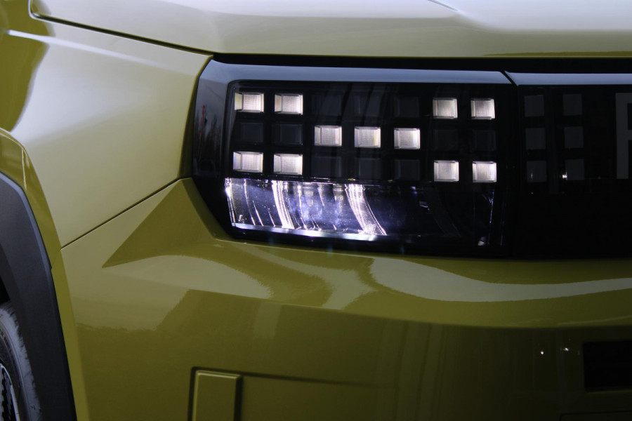 Fiat Grande Panda LA PRIMA 113PK 11 kW 44 kWh | WINTERPACK: STOEL/STUUR/VOORRUIT VERWARMING | DRAADLOZE APPLE CARPLAY/ANDROID AUTO | NAVIGATIE | ACHTERUITRIJCAMERA | PARKEERSENSOREN VOOR + ACHTER | DRAADLOZE TELEFOONLADER | LED KOPLAMPEN | CLIMATE CONTROL | 3-FASE | 17" LICHTMETALEN VELGEN | PRIVACY GLASS | ACHTERSPOILER |