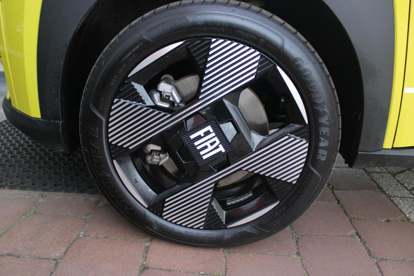 Fiat Grande Panda LA PRIMA 113PK 11 kW 44 kWh | WINTERPACK: STOEL/STUUR/VOORRUIT VERWARMING | DRAADLOZE APPLE CARPLAY/ANDROID AUTO | NAVIGATIE | ACHTERUITRIJCAMERA | PARKEERSENSOREN VOOR + ACHTER | DRAADLOZE TELEFOONLADER | LED KOPLAMPEN | CLIMATE CONTROL | 3-FASE | 17" LICHTMETALEN VELGEN | PRIVACY GLASS | ACHTERSPOILER |