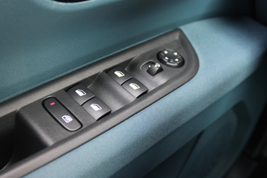 Fiat Grande Panda LA PRIMA 113PK 11 kW 44 kWh | WINTERPACK: STOEL/STUUR/VOORRUIT VERWARMING | DRAADLOZE APPLE CARPLAY/ANDROID AUTO | NAVIGATIE | ACHTERUITRIJCAMERA | PARKEERSENSOREN VOOR + ACHTER | DRAADLOZE TELEFOONLADER | LED KOPLAMPEN | CLIMATE CONTROL | 3-FASE | 17" LICHTMETALEN VELGEN | PRIVACY GLASS | ACHTERSPOILER |