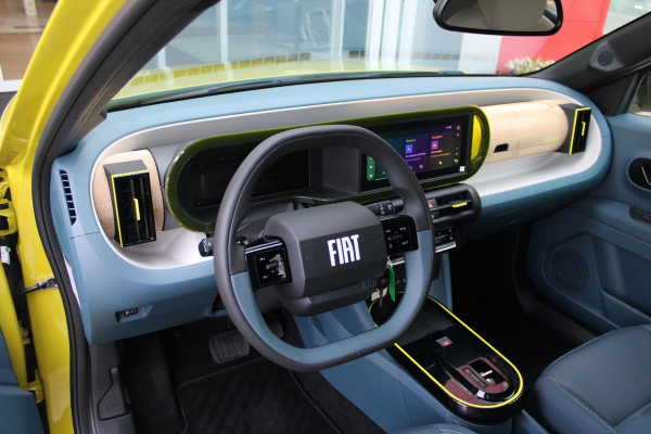Fiat Grande Panda LA PRIMA 113PK 11 kW 44 kWh | WINTERPACK: STOEL/STUUR/VOORRUIT VERWARMING | DRAADLOZE APPLE CARPLAY/ANDROID AUTO | NAVIGATIE | ACHTERUITRIJCAMERA | PARKEERSENSOREN VOOR + ACHTER | DRAADLOZE TELEFOONLADER | LED KOPLAMPEN | CLIMATE CONTROL | 3-FASE | 17" LICHTMETALEN VELGEN | PRIVACY GLASS | ACHTERSPOILER |