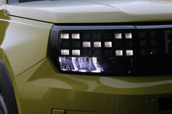 Fiat Grande Panda LA PRIMA 113PK 11 kW 44 kWh | WINTERPACK: STOEL/STUUR/VOORRUIT VERWARMING | DRAADLOZE APPLE CARPLAY/ANDROID AUTO | NAVIGATIE | ACHTERUITRIJCAMERA | PARKEERSENSOREN VOOR + ACHTER | DRAADLOZE TELEFOONLADER | LED KOPLAMPEN | CLIMATE CONTROL | 3-FASE | 17" LICHTMETALEN VELGEN | PRIVACY GLASS | ACHTERSPOILER |