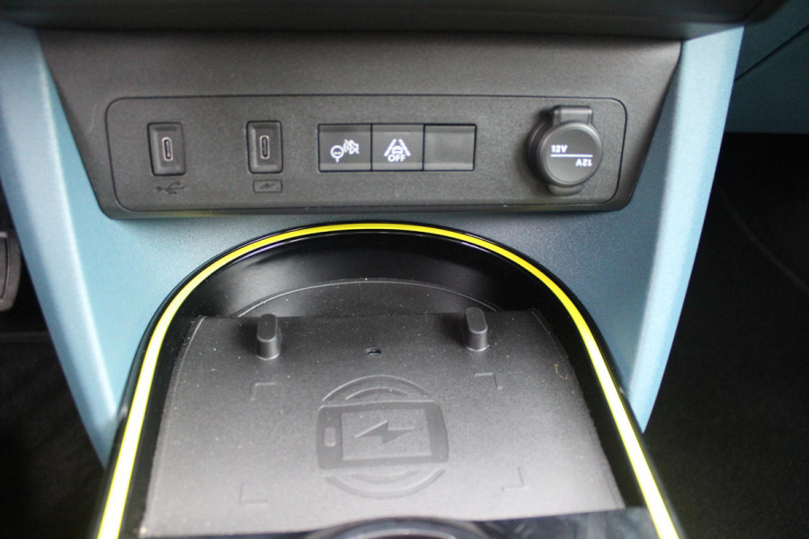 Fiat Grande Panda LA PRIMA 113PK 11 kW 44 kWh | WINTERPACK: STOEL/STUUR/VOORRUIT VERWARMING | DRAADLOZE APPLE CARPLAY/ANDROID AUTO | NAVIGATIE | ACHTERUITRIJCAMERA | PARKEERSENSOREN VOOR + ACHTER | DRAADLOZE TELEFOONLADER | LED KOPLAMPEN | CLIMATE CONTROL | 3-FASE | 17" LICHTMETALEN VELGEN | PRIVACY GLASS | ACHTERSPOILER |