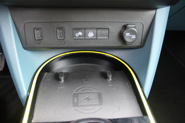 Fiat Grande Panda LA PRIMA 113PK 11 kW 44 kWh | WINTERPACK: STOEL/STUUR/VOORRUIT VERWARMING | DRAADLOZE APPLE CARPLAY/ANDROID AUTO | NAVIGATIE | ACHTERUITRIJCAMERA | PARKEERSENSOREN VOOR + ACHTER | DRAADLOZE TELEFOONLADER | LED KOPLAMPEN | CLIMATE CONTROL | 3-FASE | 17" LICHTMETALEN VELGEN | PRIVACY GLASS | ACHTERSPOILER |