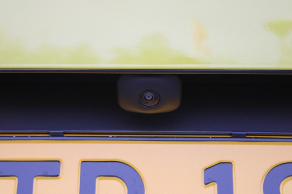 Fiat Grande Panda LA PRIMA 113PK 11 kW 44 kWh | WINTERPACK: STOEL/STUUR/VOORRUIT VERWARMING | DRAADLOZE APPLE CARPLAY/ANDROID AUTO | NAVIGATIE | ACHTERUITRIJCAMERA | PARKEERSENSOREN VOOR + ACHTER | DRAADLOZE TELEFOONLADER | LED KOPLAMPEN | CLIMATE CONTROL | 3-FASE | 17" LICHTMETALEN VELGEN | PRIVACY GLASS | ACHTERSPOILER |