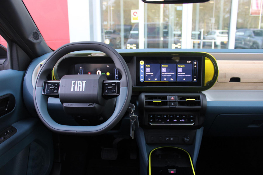 Fiat Grande Panda LA PRIMA 113PK 11 kW 44 kWh | WINTERPACK: STOEL/STUUR/VOORRUIT VERWARMING | DRAADLOZE APPLE CARPLAY/ANDROID AUTO | NAVIGATIE | ACHTERUITRIJCAMERA | PARKEERSENSOREN VOOR + ACHTER | DRAADLOZE TELEFOONLADER | LED KOPLAMPEN | CLIMATE CONTROL | 3-FASE | 17" LICHTMETALEN VELGEN | PRIVACY GLASS | ACHTERSPOILER |