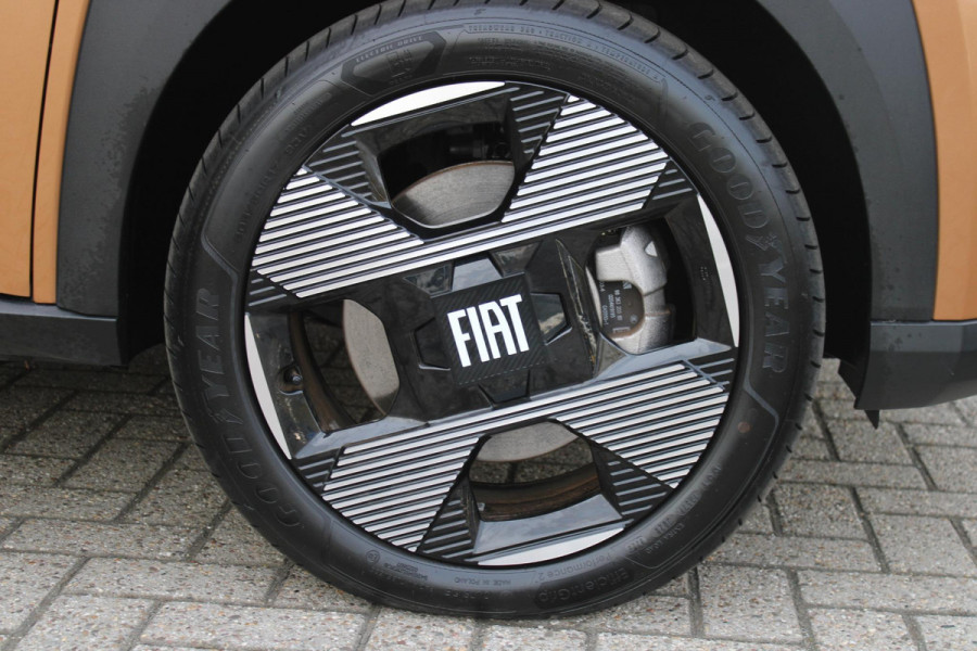 Fiat Grande Panda LA PRIMA 113PK 11 kW 44 kWh | WINTERPACK: STOEL/STUUR/VOORRUIT VERWARMING | DRAADLOZE APPLE CARPLAY/ANDROID AUTO | NAVIGATIE | ACHTERUITRIJCAMERA | PARKEERSENSOREN VOOR + ACHTER | DRAADLOZE TELEFOONLADER | LED KOPLAMPEN | CLIMATE CONTROL | 3-FASE | 17" LICHTMETALEN VELGEN | PRIVACY GLASS | ACHTERSPOILER |