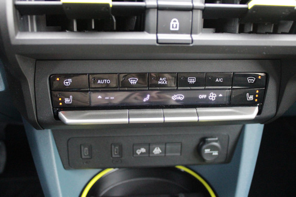 Fiat Grande Panda LA PRIMA 113PK 11 kW 44 kWh | WINTERPACK: STOEL/STUUR/VOORRUIT VERWARMING | DRAADLOZE APPLE CARPLAY/ANDROID AUTO | NAVIGATIE | ACHTERUITRIJCAMERA | PARKEERSENSOREN VOOR + ACHTER | DRAADLOZE TELEFOONLADER | LED KOPLAMPEN | CLIMATE CONTROL | 3-FASE | 17" LICHTMETALEN VELGEN | PRIVACY GLASS | ACHTERSPOILER |