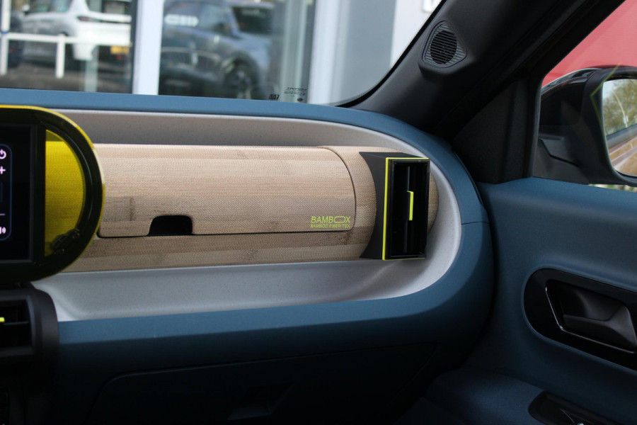 Fiat Grande Panda LA PRIMA 113PK 11 kW 44 kWh | WINTERPACK: STOEL/STUUR/VOORRUIT VERWARMING | DRAADLOZE APPLE CARPLAY/ANDROID AUTO | NAVIGATIE | ACHTERUITRIJCAMERA | PARKEERSENSOREN VOOR + ACHTER | DRAADLOZE TELEFOONLADER | LED KOPLAMPEN | CLIMATE CONTROL | 3-FASE | 17" LICHTMETALEN VELGEN | PRIVACY GLASS | ACHTERSPOILER |