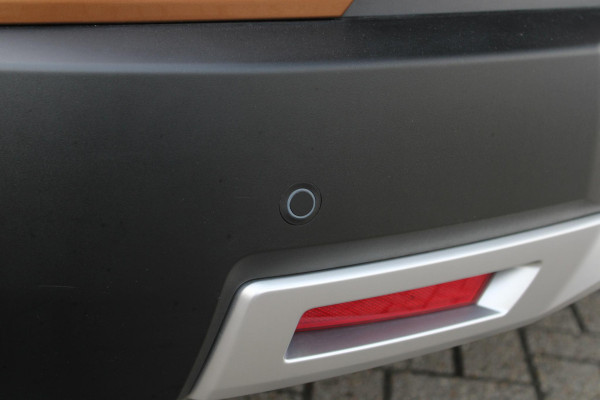 Fiat Grande Panda LA PRIMA 113PK 11 kW 44 kWh | WINTERPACK: STOEL/STUUR/VOORRUIT VERWARMING | DRAADLOZE APPLE CARPLAY/ANDROID AUTO | NAVIGATIE | ACHTERUITRIJCAMERA | PARKEERSENSOREN VOOR + ACHTER | DRAADLOZE TELEFOONLADER | LED KOPLAMPEN | CLIMATE CONTROL | 3-FASE | 17" LICHTMETALEN VELGEN | PRIVACY GLASS | ACHTERSPOILER |