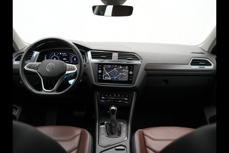 Volkswagen Tiguan 1.4 TSI eHybrid Elegance PHEV 245pk Dealer O.H. | Trekhaak Af Fabriek | Adaptive Cruise | IQ Light | Camera | Lederen Comfortzetels Memory & Verwarmd | Sfeerverlichting | Apple Carplay | Stuur Verwarmd | Navigatie | DAB | Plug In Hybrid |