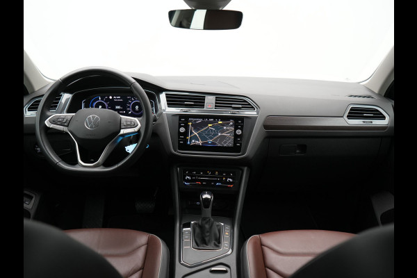 Volkswagen Tiguan 1.4 TSI eHybrid Elegance PHEV 245pk Dealer O.H. | Trekhaak Af Fabriek | Adaptive Cruise | IQ Light | Camera | Lederen Comfortzetels Memory & Verwarmd | Sfeerverlichting | Apple Carplay | Stuur Verwarmd | Navigatie | DAB | Plug In Hybrid |