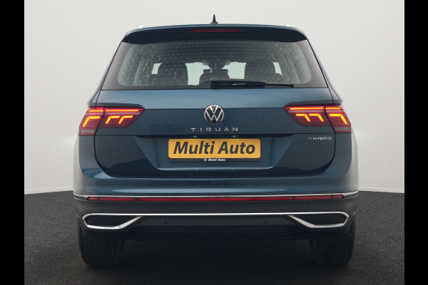 Volkswagen Tiguan 1.4 TSI eHybrid Elegance PHEV 245pk Dealer O.H. | Trekhaak Af Fabriek | Adaptive Cruise | IQ Light | Camera | Lederen Comfortzetels Memory & Verwarmd | Sfeerverlichting | Apple Carplay | Stuur Verwarmd | Navigatie | DAB | Plug In Hybrid |