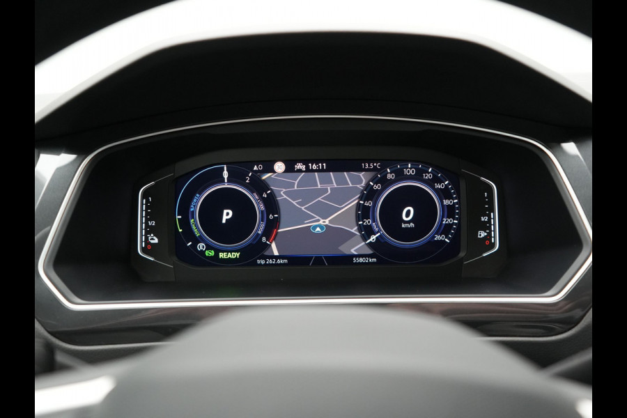 Volkswagen Tiguan 1.4 TSI eHybrid Elegance PHEV 245pk Dealer O.H. | Trekhaak Af Fabriek | Adaptive Cruise | IQ Light | Camera | Lederen Comfortzetels Memory & Verwarmd | Sfeerverlichting | Apple Carplay | Stuur Verwarmd | Navigatie | DAB | Plug In Hybrid |