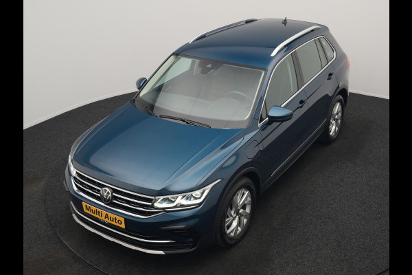 Volkswagen Tiguan 1.4 TSI eHybrid Elegance PHEV 245pk Dealer O.H. | Trekhaak Af Fabriek | Adaptive Cruise | IQ Light | Camera | Lederen Comfortzetels Memory & Verwarmd | Sfeerverlichting | Apple Carplay | Stuur Verwarmd | Navigatie | DAB | Plug In Hybrid |