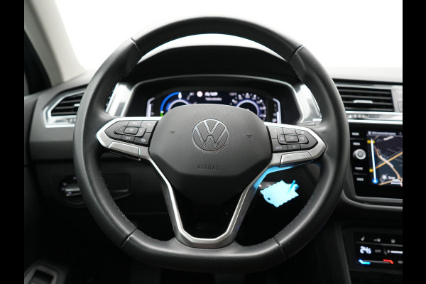 Volkswagen Tiguan 1.4 TSI eHybrid Elegance PHEV 245pk Dealer O.H. | Trekhaak Af Fabriek | Adaptive Cruise | IQ Light | Camera | Lederen Comfortzetels Memory & Verwarmd | Sfeerverlichting | Apple Carplay | Stuur Verwarmd | Navigatie | DAB | Plug In Hybrid |