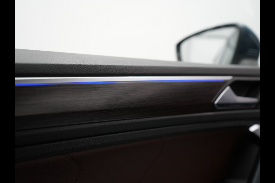 Volkswagen Tiguan 1.4 TSI eHybrid Elegance PHEV 245pk Dealer O.H. | Trekhaak Af Fabriek | Adaptive Cruise | IQ Light | Camera | Lederen Comfortzetels Memory & Verwarmd | Sfeerverlichting | Apple Carplay | Stuur Verwarmd | Navigatie | DAB | Plug In Hybrid |