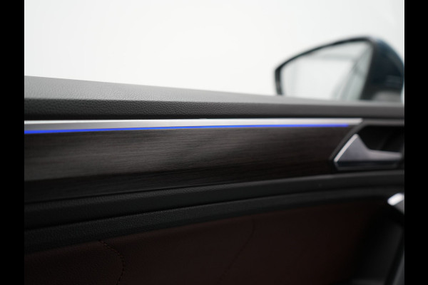 Volkswagen Tiguan 1.4 TSI eHybrid Elegance PHEV 245pk Dealer O.H. | Trekhaak Af Fabriek | Adaptive Cruise | IQ Light | Camera | Lederen Comfortzetels Memory & Verwarmd | Sfeerverlichting | Apple Carplay | Stuur Verwarmd | Navigatie | DAB | Plug In Hybrid |