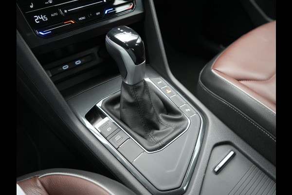 Volkswagen Tiguan 1.4 TSI eHybrid Elegance PHEV 245pk Dealer O.H. | Trekhaak Af Fabriek | Adaptive Cruise | IQ Light | Camera | Lederen Comfortzetels Memory & Verwarmd | Sfeerverlichting | Apple Carplay | Stuur Verwarmd | Navigatie | DAB | Plug In Hybrid |