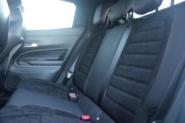 Alfa Romeo junior ELETTRICA SPECIALE 156PK 54 kWh | "SABELT" SPORTSTOELEN ELEKTRISCH VERSTELBAAR MET LEDEREN/ALCANTARA BEKLEDING | PANORAMISCH SCHUIF/KANTEL DAK | BICOLOR DAK (ZWART DAK) | WARMTEPOMP | TECHNOLOGIE PAKKET (O.A. FULL LED ADAPTIVE MATRIX KOPLAMPEN/DODEHOEK DETECTIE/DRAADLOZE TELEFOONLADER/ACHTERUITRIJ CAMERA/PARKEERSENSOREN VOOR, ACHTER,ZIJKANT) | DRAADLOZE APPLE CARPLAY/ANDROID AUTO | CLIMATE CONTROL | ELEKTRISCH BEDIENBARE ACHTERKLEP | STOEL VERWARMING | ELEKTRISCH BEDIENBARE VOORSTOEL | VERKEERSBORDEN HERKENNING | ADAPTIVE CRUISE CONTROL | KEYLESS ENTRY/START |