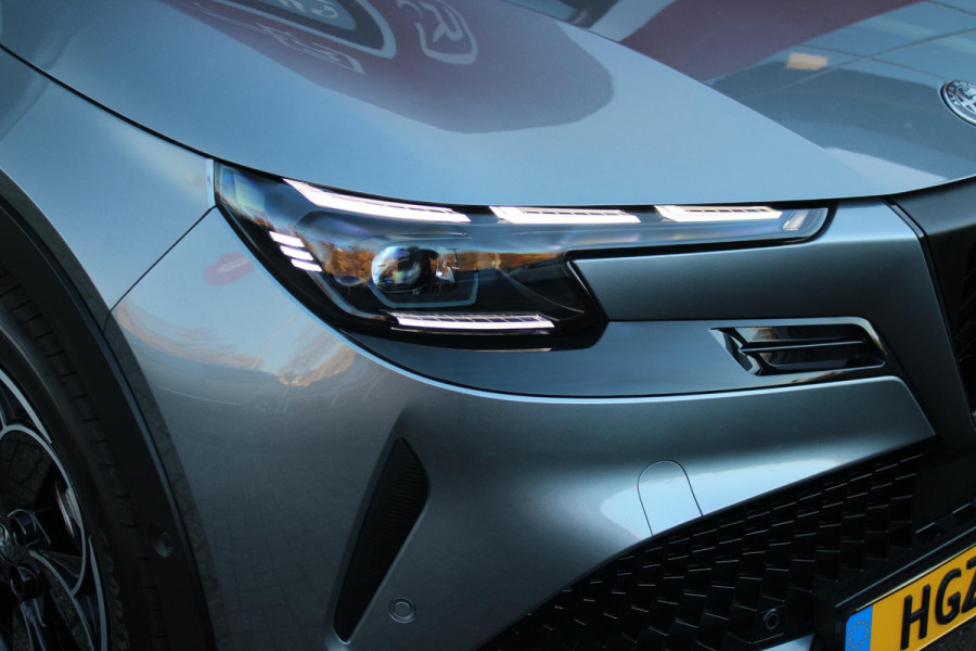 Alfa Romeo junior ELETTRICA SPECIALE 156PK 54 kWh | "SABELT" SPORTSTOELEN ELEKTRISCH VERSTELBAAR MET LEDEREN/ALCANTARA BEKLEDING | PANORAMISCH SCHUIF/KANTEL DAK | BICOLOR DAK (ZWART DAK) | WARMTEPOMP | TECHNOLOGIE PAKKET (O.A. FULL LED ADAPTIVE MATRIX KOPLAMPEN/DODEHOEK DETECTIE/DRAADLOZE TELEFOONLADER/ACHTERUITRIJ CAMERA/PARKEERSENSOREN VOOR, ACHTER,ZIJKANT) | DRAADLOZE APPLE CARPLAY/ANDROID AUTO | CLIMATE CONTROL | ELEKTRISCH BEDIENBARE ACHTERKLEP | STOEL VERWARMING | ELEKTRISCH BEDIENBARE VOORSTOEL | VERKEERSBORDEN HERKENNING | ADAPTIVE CRUISE CONTROL | KEYLESS ENTRY/START |