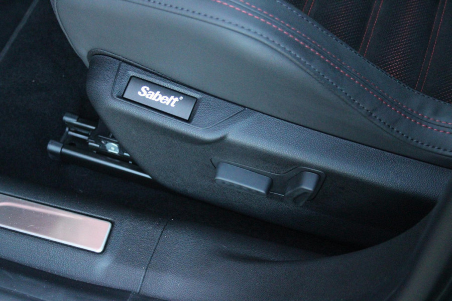 Alfa Romeo junior ELETTRICA SPECIALE 156PK 54 kWh | "SABELT" SPORTSTOELEN ELEKTRISCH VERSTELBAAR MET LEDEREN/ALCANTARA BEKLEDING | PANORAMISCH SCHUIF/KANTEL DAK | BICOLOR DAK (ZWART DAK) | WARMTEPOMP | TECHNOLOGIE PAKKET (O.A. FULL LED ADAPTIVE MATRIX KOPLAMPEN/DODEHOEK DETECTIE/DRAADLOZE TELEFOONLADER/ACHTERUITRIJ CAMERA/PARKEERSENSOREN VOOR, ACHTER,ZIJKANT) | DRAADLOZE APPLE CARPLAY/ANDROID AUTO | CLIMATE CONTROL | ELEKTRISCH BEDIENBARE ACHTERKLEP | STOEL VERWARMING | ELEKTRISCH BEDIENBARE VOORSTOEL | VERKEERSBORDEN HERKENNING | ADAPTIVE CRUISE CONTROL | KEYLESS ENTRY/START |