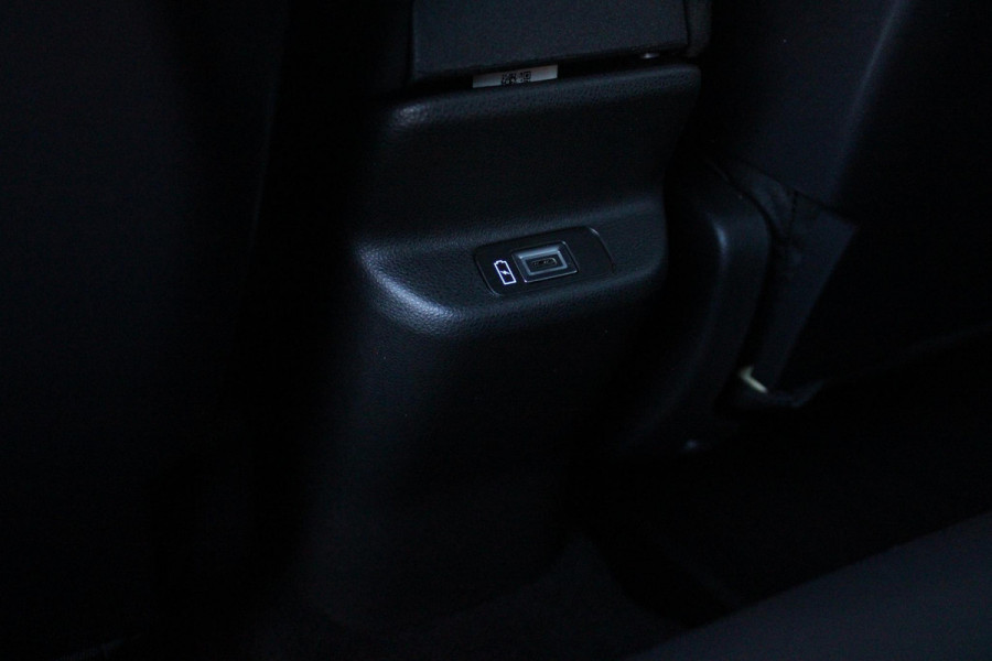 Alfa Romeo junior ELETTRICA SPECIALE 156PK 54 kWh | "SABELT" SPORTSTOELEN ELEKTRISCH VERSTELBAAR MET LEDEREN/ALCANTARA BEKLEDING | PANORAMISCH SCHUIF/KANTEL DAK | BICOLOR DAK (ZWART DAK) | WARMTEPOMP | TECHNOLOGIE PAKKET (O.A. FULL LED ADAPTIVE MATRIX KOPLAMPEN/DODEHOEK DETECTIE/DRAADLOZE TELEFOONLADER/ACHTERUITRIJ CAMERA/PARKEERSENSOREN VOOR, ACHTER,ZIJKANT) | DRAADLOZE APPLE CARPLAY/ANDROID AUTO | CLIMATE CONTROL | ELEKTRISCH BEDIENBARE ACHTERKLEP | STOEL VERWARMING | ELEKTRISCH BEDIENBARE VOORSTOEL | VERKEERSBORDEN HERKENNING | ADAPTIVE CRUISE CONTROL | KEYLESS ENTRY/START |