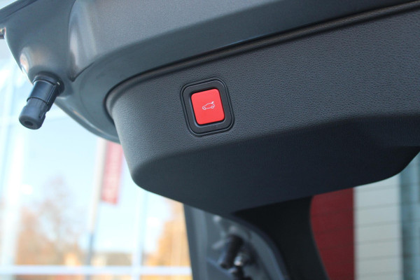 Alfa Romeo junior ELETTRICA SPECIALE 156PK 54 kWh | "SABELT" SPORTSTOELEN ELEKTRISCH VERSTELBAAR MET LEDEREN/ALCANTARA BEKLEDING | PANORAMISCH SCHUIF/KANTEL DAK | BICOLOR DAK (ZWART DAK) | WARMTEPOMP | TECHNOLOGIE PAKKET (O.A. FULL LED ADAPTIVE MATRIX KOPLAMPEN/DODEHOEK DETECTIE/DRAADLOZE TELEFOONLADER/ACHTERUITRIJ CAMERA/PARKEERSENSOREN VOOR, ACHTER,ZIJKANT) | DRAADLOZE APPLE CARPLAY/ANDROID AUTO | CLIMATE CONTROL | ELEKTRISCH BEDIENBARE ACHTERKLEP | STOEL VERWARMING | ELEKTRISCH BEDIENBARE VOORSTOEL | VERKEERSBORDEN HERKENNING | ADAPTIVE CRUISE CONTROL | KEYLESS ENTRY/START |