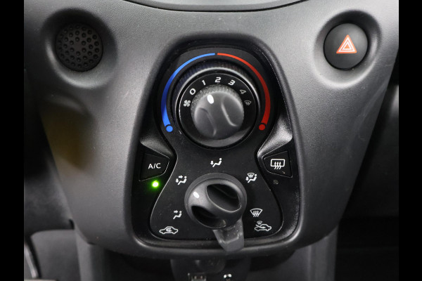 Toyota Aygo 1.0 VVT-i X SILVERLINE FUN AIRCO COMFORT PACK AIRCO.5 DRS .GARANTIE TOT 2031 !