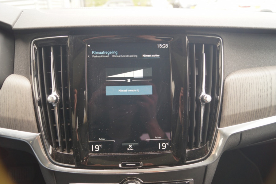 Volvo V90 Cross Country 2.0 B5 250pk AWD Pro -PANO-LEER-CAM-ECC-NAVI-