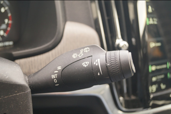 Volvo V90 Cross Country 2.0 B5 250pk AWD Pro -PANO-LEER-CAM-ECC-NAVI-
