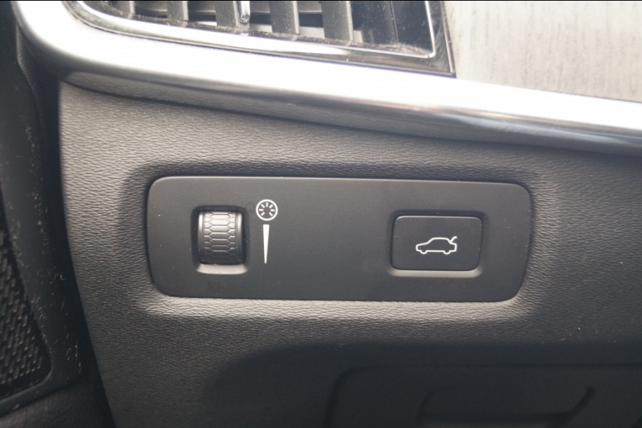 Volvo V90 Cross Country 2.0 B5 250pk AWD Pro -PANO-LEER-CAM-ECC-NAVI-