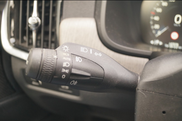 Volvo V90 Cross Country 2.0 B5 250pk AWD Pro -PANO-LEER-CAM-ECC-NAVI-