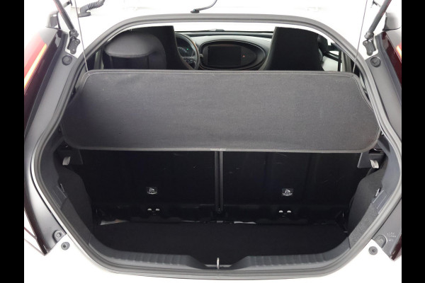 Toyota Aygo X 1.0 BLACK & WHITE SPECIAL EDITION GARANTIE 6-2033 CARPLAY NAVIGATIE.ADAPTIEVE CRUISE. SPECIAL EDITION PACK