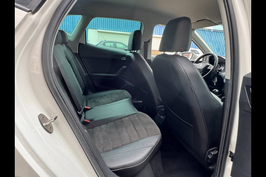 Seat Arona 1.0 TSI FR -URBAN - Apple Carplay / Navigatie I Airco I Sport pakket I PDC I Achteruitrij Camera I Dealer onderhouden