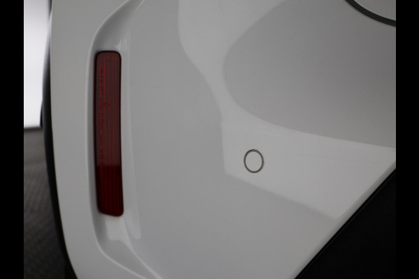 Toyota Yaris Cross 1.5 HYBRIDE DYNAMIC LUXERY BITONE GARANTIE 4-2032 * BLIND SPOT . NAVI.CAMERA. PDC V+A.