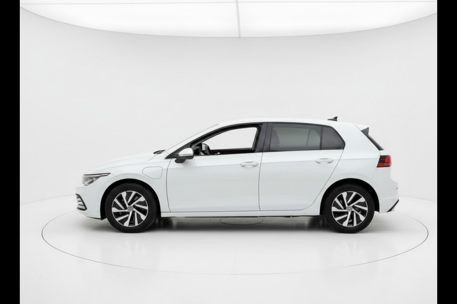 Volkswagen Golf 1.4 eHybrid 204PK DSG STYLE CAMERA/NAVI/STUURVERW.