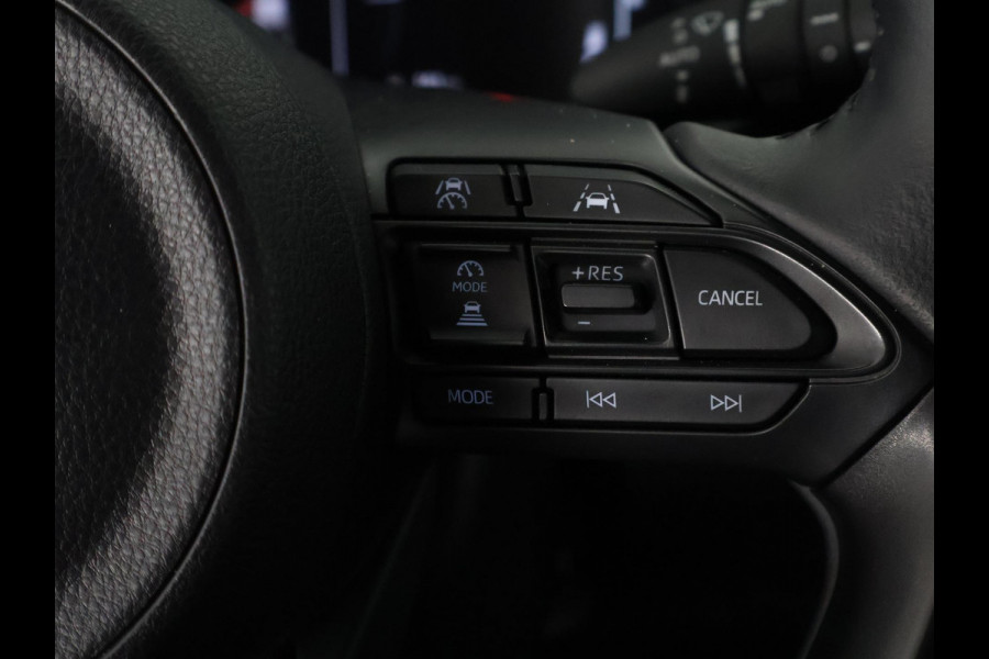 Toyota Yaris Cross 1.5 HYBRID DYNAMIC LUXERY BIJNA 2025 GARANT 12-'34 PDC V+A. BLIND SPOT. STUUR/STOELVERWARMING APPLE CARPLAY/ANDROID.