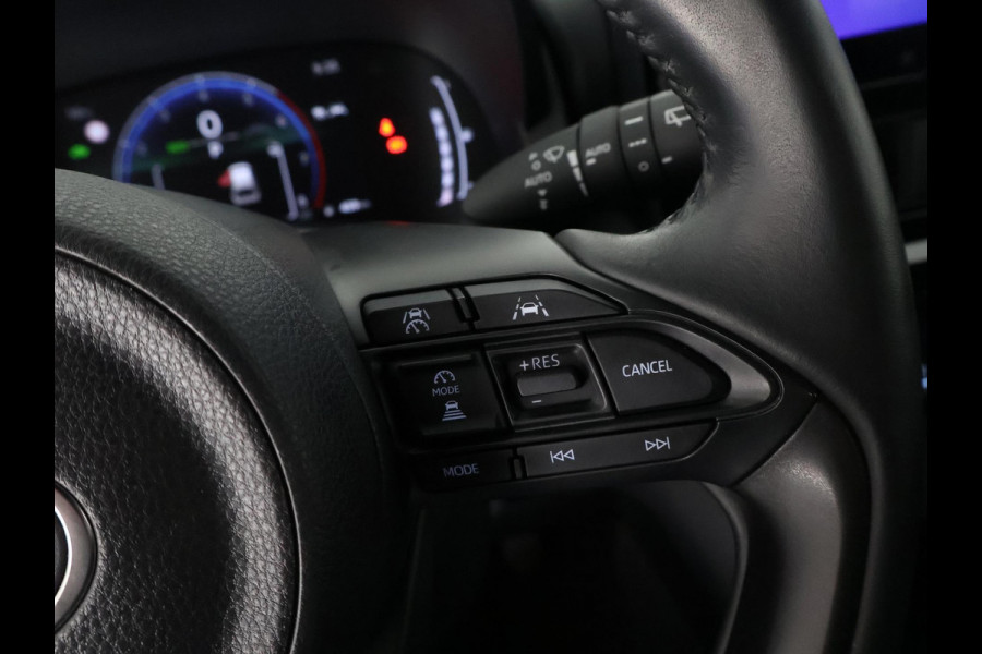 Toyota Yaris Cross 1.5 HYBRID DYNAMIC GARANTIE TOT 2035! . STUUR & STOELVERWARMING . ACHTERUITRIJ CAMERA