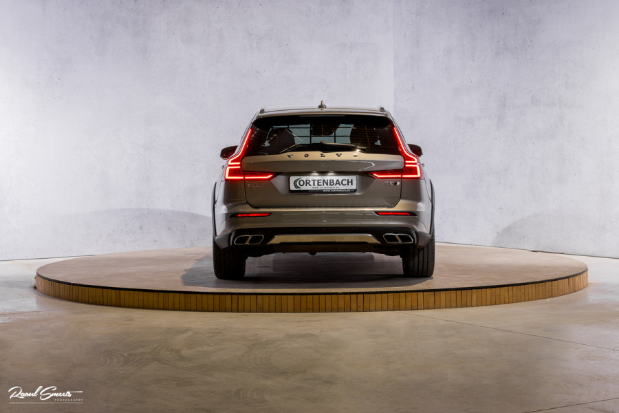 Volvo V60 Cross Country 2.0 T5 AWD Pro | Adaptieve cruise | Harman Kardon | Memory | Blis |