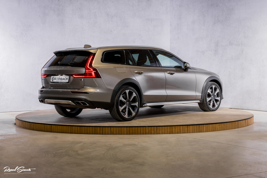 Volvo V60 Cross Country 2.0 T5 AWD Pro | Adaptieve cruise | Harman Kardon | Memory | Blis |
