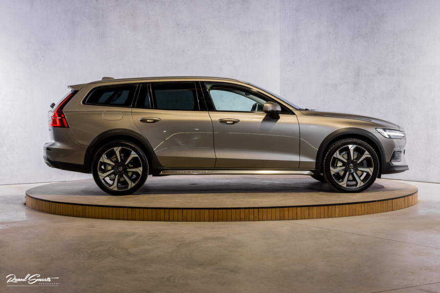 Volvo V60 Cross Country 2.0 T5 AWD Pro | Adaptieve cruise | Harman Kardon | Memory | Blis |