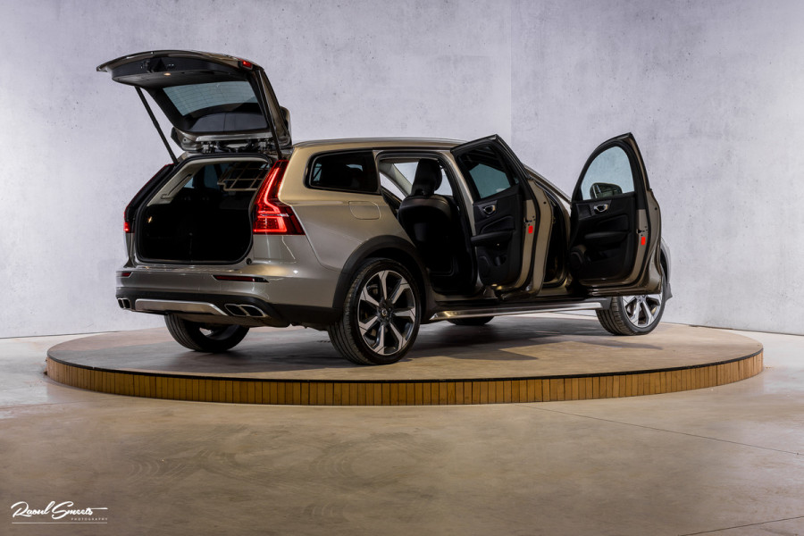 Volvo V60 Cross Country 2.0 T5 AWD Pro | Adaptieve cruise | Harman Kardon | Memory | Blis |
