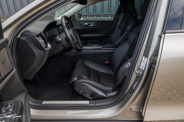 Volvo V60 Cross Country 2.0 T5 AWD Pro | Adaptieve cruise | Harman Kardon | Memory | Blis |